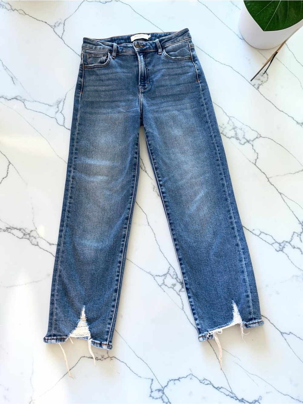 Hidden High-Rise Cropped Ankle Jeans in Medium Blue with Distressed Split Hem
